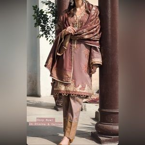 Ethnic Pakistani Indian dress suit